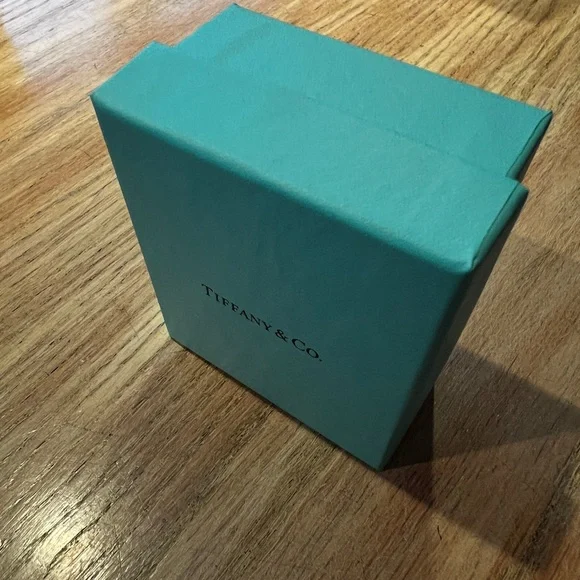 Authentic Tiffany box, necklace, 4” x 3” + jewelry pouch & care card perfect - Picture 2 of 5